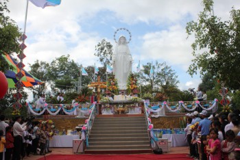 Thánh lễ mừng kính Mẹ Lên Trời -2012