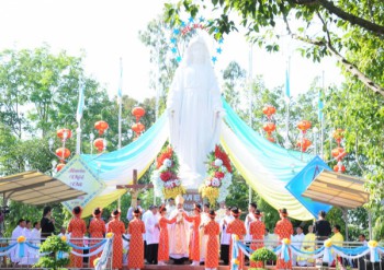 Đại lễ Đức Mẹ Hồn Xác Lên Trời 15-8-2015