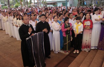 Sứ Thần Tòa Thánh thăm GP.BMT -2015