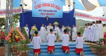 Thánh lễ Đặt Đá Xây Dựng nhà thờ Quảng Phú