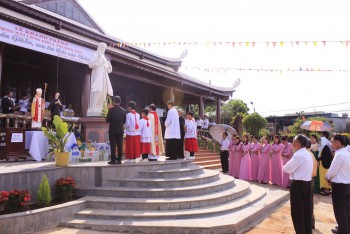 Giáo xứ Nghi Xuân: Khánh thành tượng đài LCTX