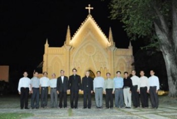 Phái đoàn Tòa Thánh thăm Giáo Hội Việt Nam