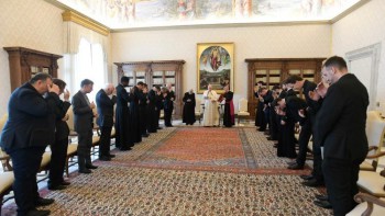 ĐTC tiếp kiến 20 linh mục sinh viên