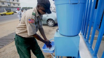 ĐTC tặng thiết bị y tế cho Liberia