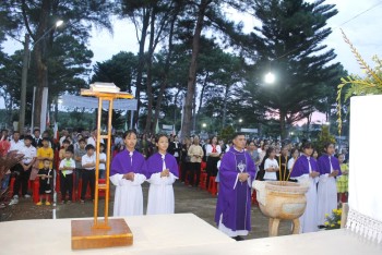 GX Thổ Hoàng -Thánh lễ cầu hồn tại Nghĩa trang