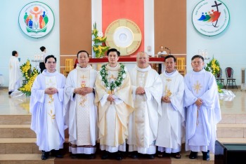 Giáo xứ Kim Phát -Tạ ơn Hồng Ân Tân Linh Mục