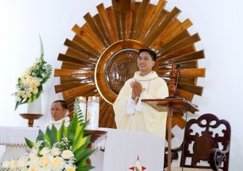 Giáo xứ Phú Xuân: Tân Linh mục dâng lễ Tạ ơn