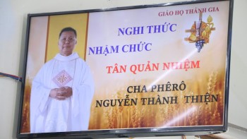 Giáo họ Thánh Gia -Linh mục tiên khởi