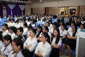 Thánh lễ cầu nguyện lúc 5g00 sáng thứ Năm
