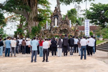 Gx. Vinh Hương - Tiễn Cha phó đi nhận nhiệm sở mới