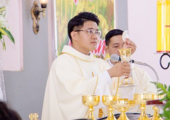 Gx. Phúc Lộc: Tân Linh mục dâng lễ Tạ ơn