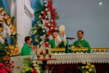 Khai mạc tuần Triển lãm Phép lạ Thánh Thể trên thế giới .