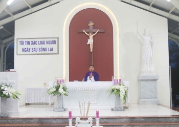 Gx. Vinh Hương: Lễ cầu cho các tín hữu đã qua đời