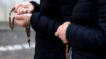 GH Hoa Kỳ lạc quyên giúp tu sĩ cao niên