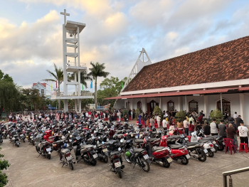 Giáo Xứ Kim Mai: Thánh Lễ Mùng 2.