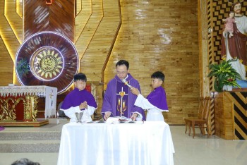 Lễ Tro tại Giáo họ Trinh Vương