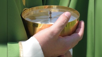 ĐTC chúc mừng  LM cao tuổi nhất thế giới