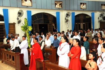 Gx Thổ Hoàng: các bà mẹ tĩnh tâm và Lễ Lá