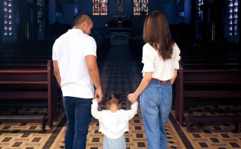 Khi cha mẹ là:"Cửa Chuồng Chiên"