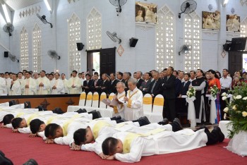 Mười Lăm tháng Năm. Xong rồi!