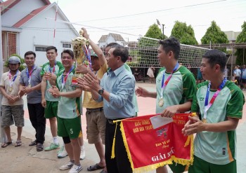 Gia trưởng Gx. Vinh Quang: Giải bóng chuyền