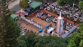 Gx Thánh Linh: Khai Mạc Tháng Hoa
