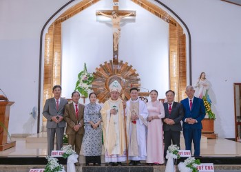Cha Phêrô Vũ Đức La San nhậm chức quản xứ