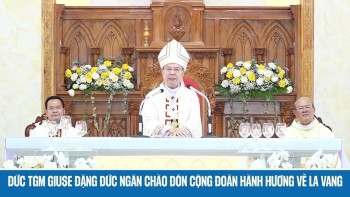 Đức TGM Giuse Đặng Đức Ngân chào đón CĐ hành hương