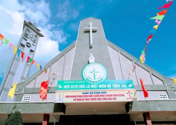 GX Vinh Đức: Thánh Lễ Ban Bí Tích Thêm Sức