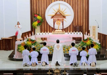 Giáo xứ Vinh Phước - Chầu Thánh Thể