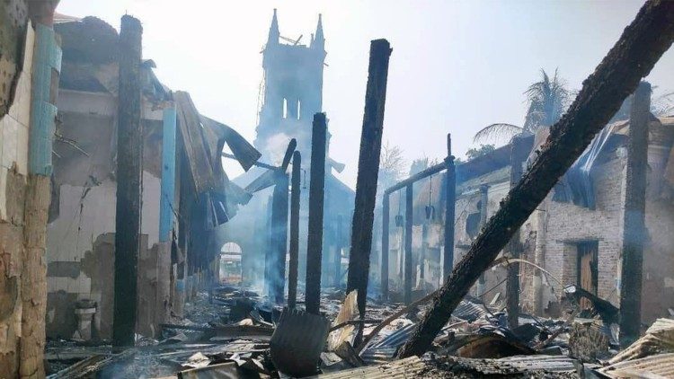 Myanmar tiếp tục tàn phá các giáo xứ và tu viện