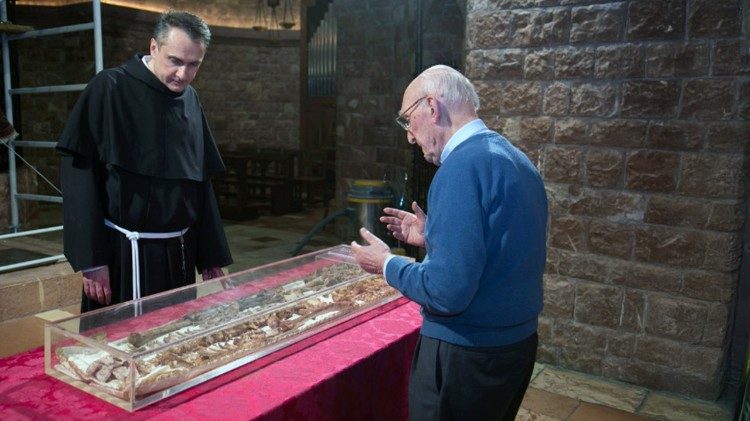 Kính viếng di hài Thánh Phanxicô Assisi