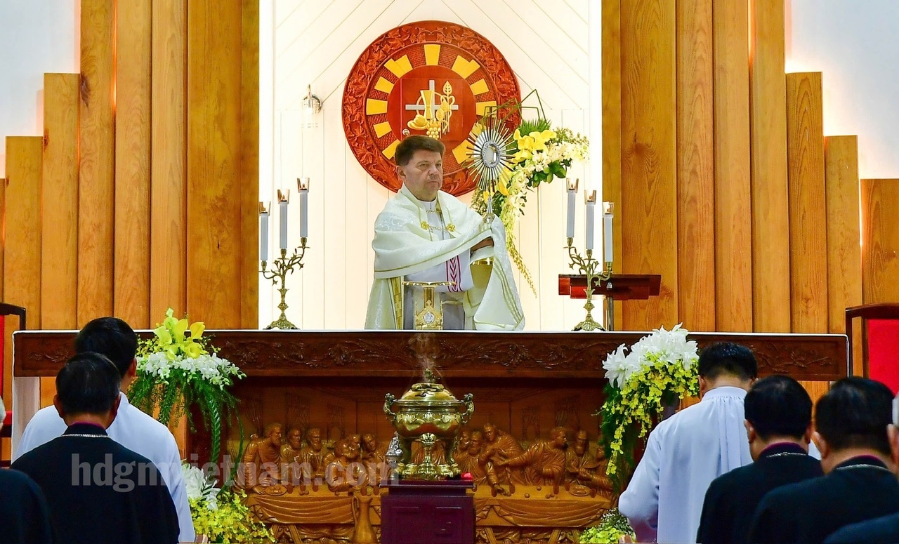 Ngày làm việc thứ III Đại Hội XVI HĐGMVN