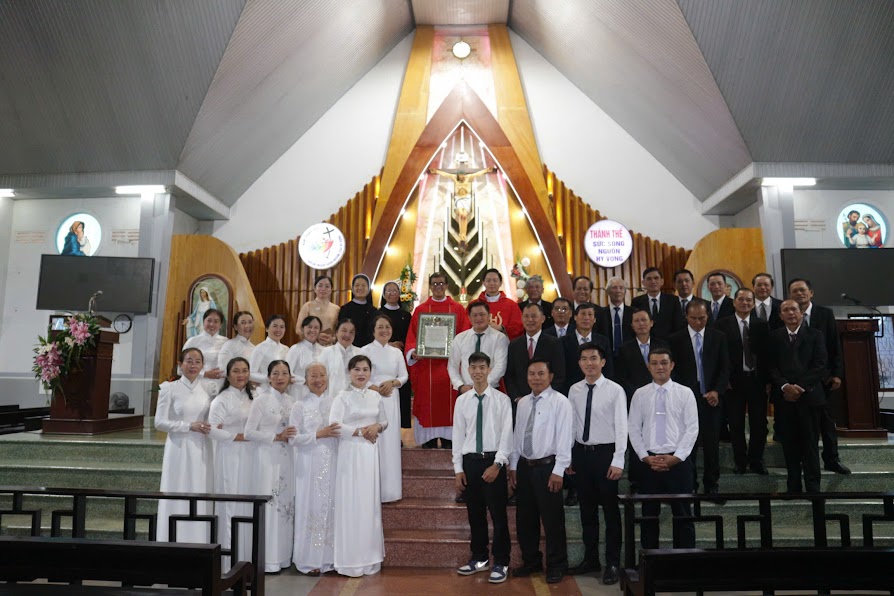GX Châu Sơn: Lễ Tạ ơn 25 năm LM cha Quản xứ