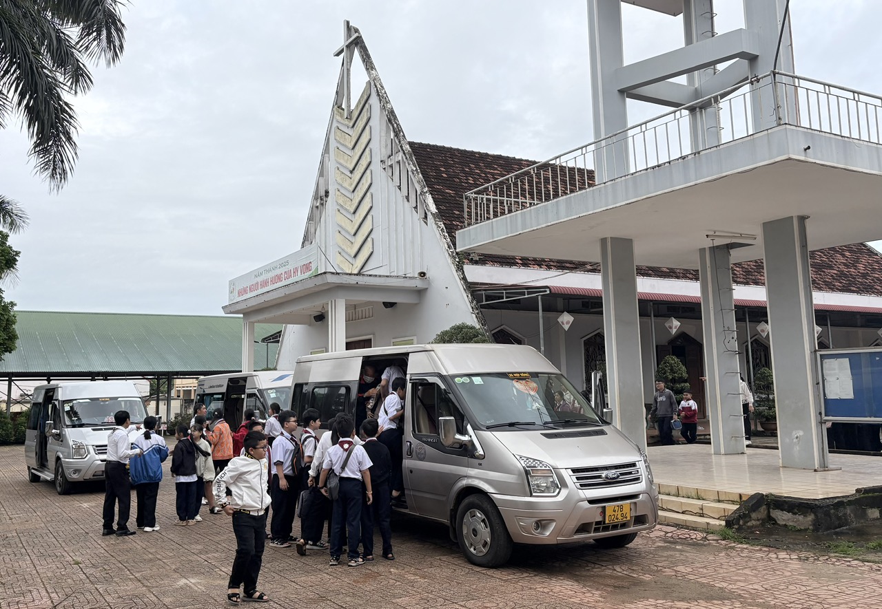 Thiếu nhi Giáo xứ Kim Mai viếng Đất Thánh Giáo Xứ