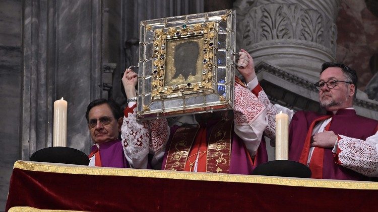 “Khăn Thánh Veronica” tại Đền Thánh Phêrô